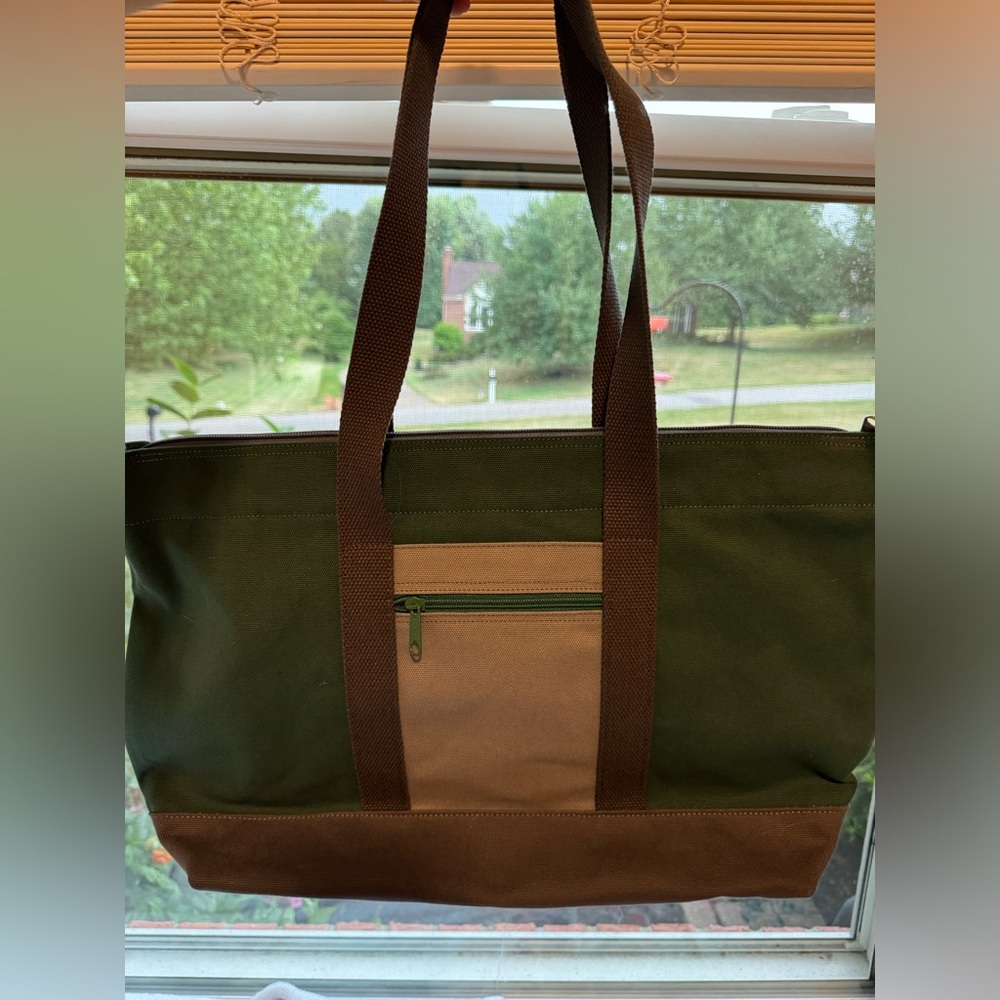 Patzbagz colorblock tote with top zipper. Brand new.